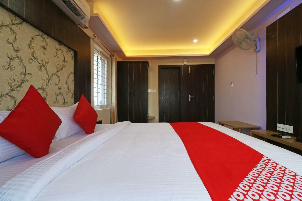 Hôtel Oyo 37349 Sai Palace à Chik Bānavar Extérieur photo