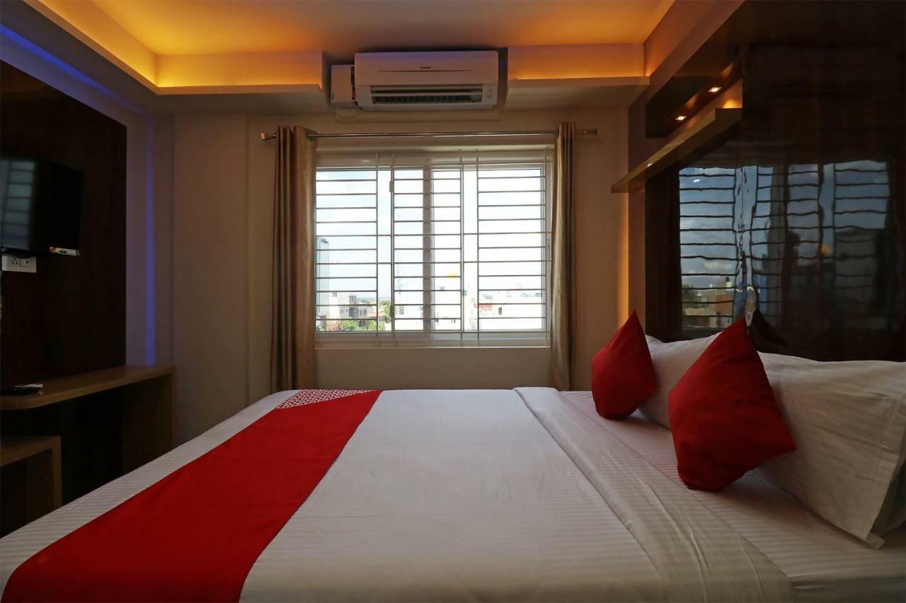 Hôtel Oyo 37349 Sai Palace à Chik Bānavar Extérieur photo