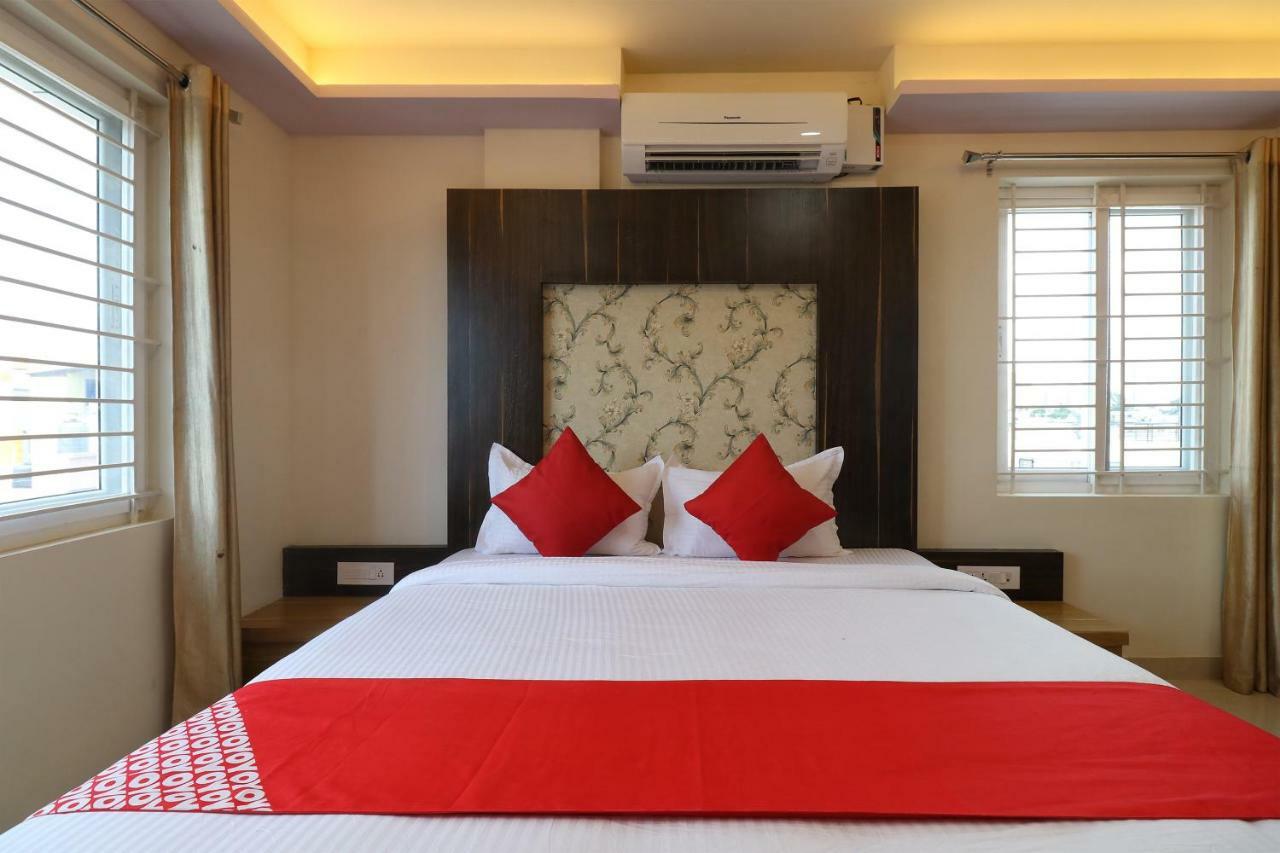 Hôtel Oyo 37349 Sai Palace à Chik Bānavar Extérieur photo