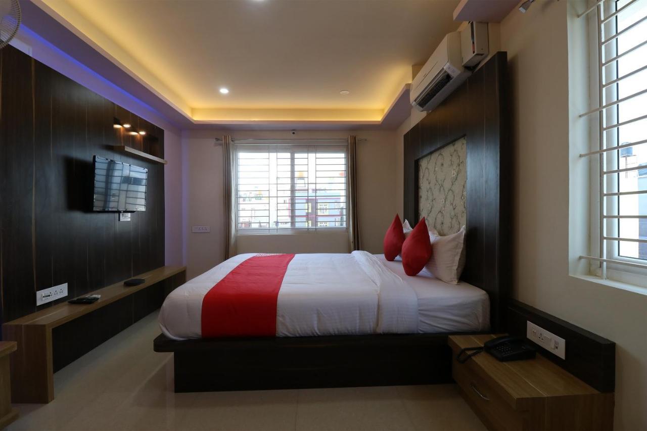 Hôtel Oyo 37349 Sai Palace à Chik Bānavar Extérieur photo