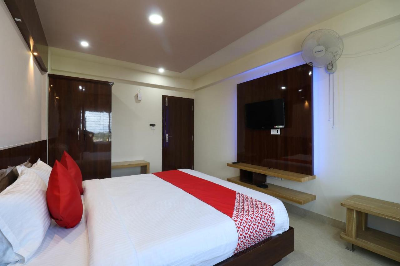 Hôtel Oyo 37349 Sai Palace à Chik Bānavar Extérieur photo