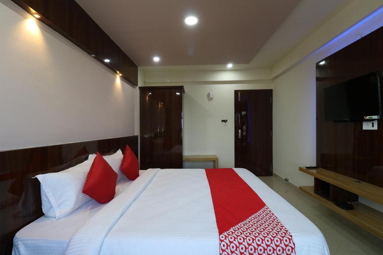 Hôtel Oyo 37349 Sai Palace à Chik Bānavar Extérieur photo