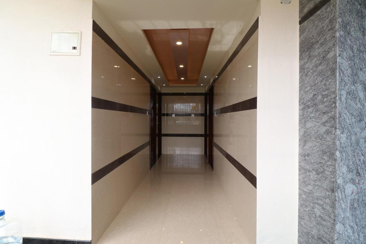 Hôtel Oyo 37349 Sai Palace à Chik Bānavar Extérieur photo