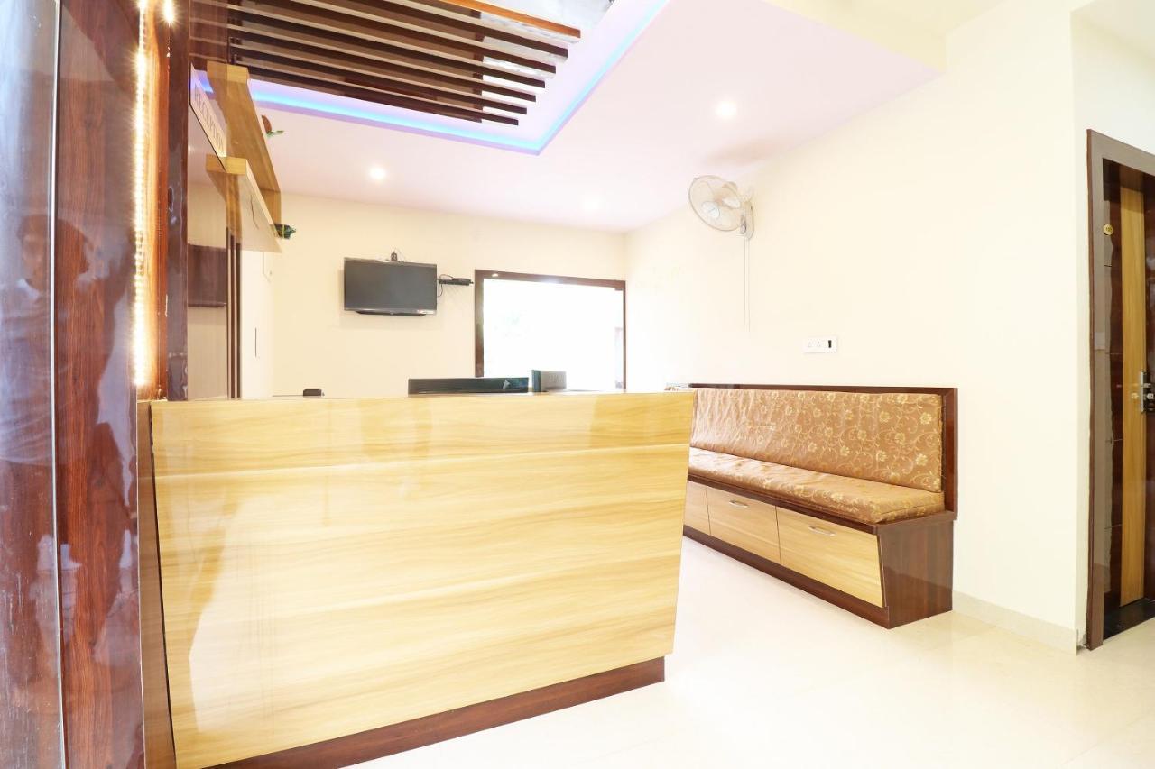 Hôtel Oyo 37349 Sai Palace à Chik Bānavar Extérieur photo