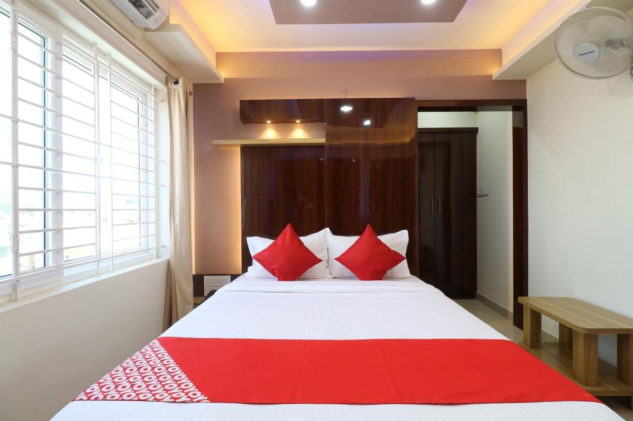 Hôtel Oyo 37349 Sai Palace à Chik Bānavar Extérieur photo